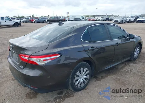 2020 Toyota Camry Le Hybrid z USA, uszkodzony, nr VIN 4T1C31AK2LU011200